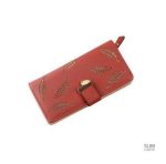 Design classique avec ornements raffinés