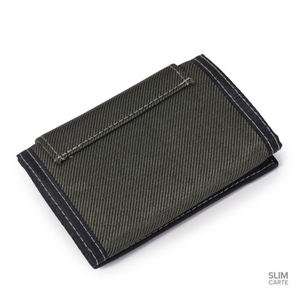 Porte-monnaie tendance avec écusson en métal décoratif