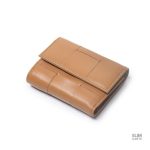 Accessoire en cuir véritable, essentiel du quotidien