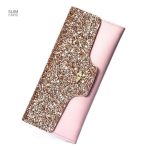 Accessoire essentiel : portefeuille long et étincelant