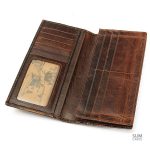 Accessoire en cuir élégant avec gravure dragon unique