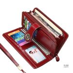 Accessoire intemporel : portefeuille en cuir orné