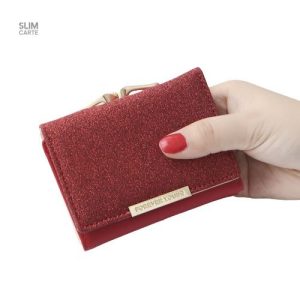 Accessoire de mode : portefeuille brillant, idéal au quotidien